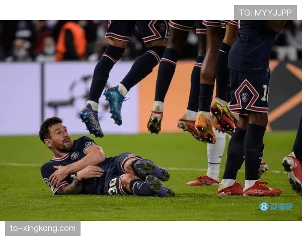 费迪南德防守优雅从容 空中地面对抗均占据优势